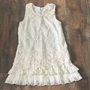 Chic Ivory Lace Girl Dress with Pleated Hem sz 4